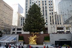 New York City Rockefeller Center 01 Christmas Tree And Statue Of Prometheus.jpg